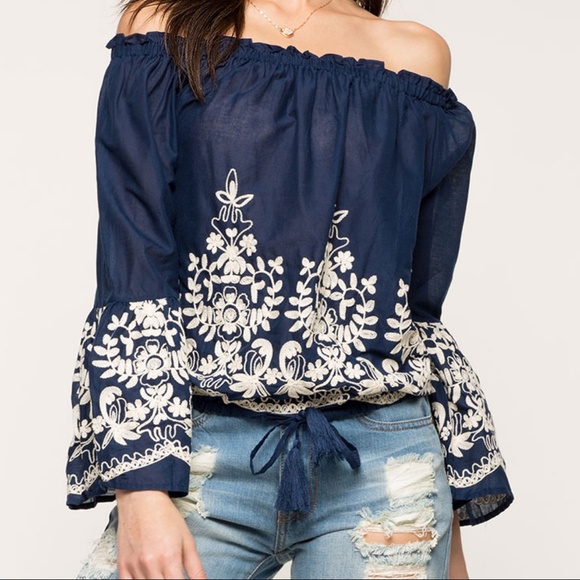 Tops - [Only one!] 💙🌷Embroidered Off Shoulder Top